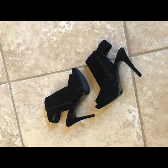 Nine West faux suede cutout black booties - Picture 7 of 8